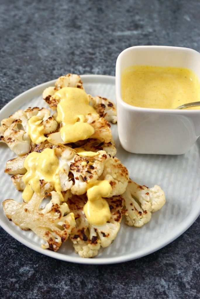 Gebratener Blumenkohl mit Kurkuma-Dip – Hista-Mi-Ri